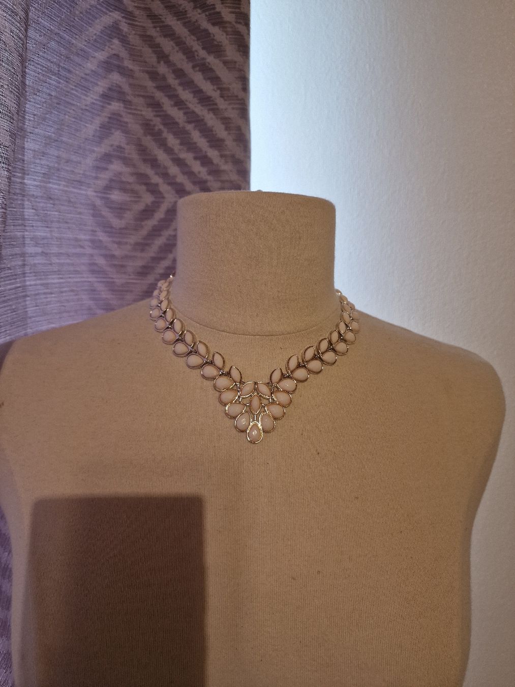 H&M Ketten: Collier rose – Gebraucht aus Perly von dayna_46 1