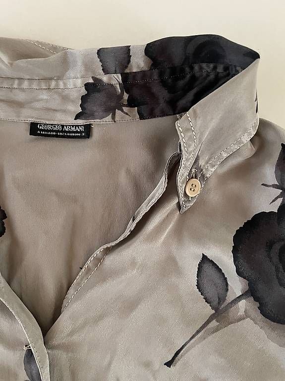 Chemisiers: Bluse von Giorgio Armani Grösse 40 – D'occasion à Häfelfingen par JeremiasR 1