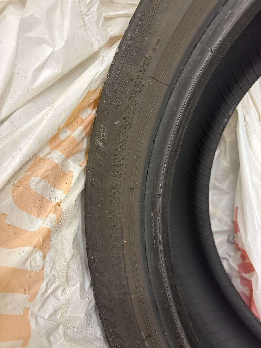 Pneus & Roues: 2 Bridgestone tyres – D'occasion à Nyon par den_b9 2