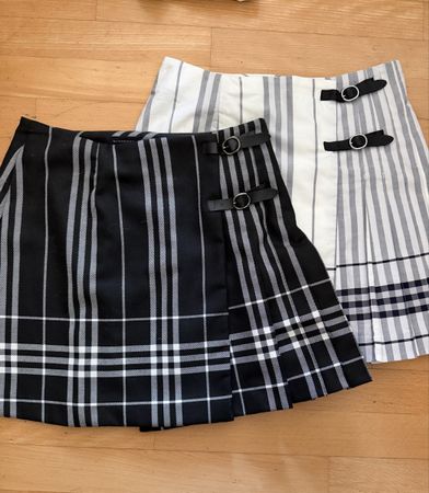 Burberry Jupe 2 Miniröcke schwarz crème Gr.14 guter Zustand