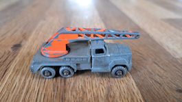 Altes Spielzeugauto, Kranwagen, by LESNEY