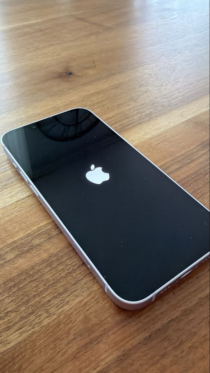 Apple Handys / Smartphones: iPhone 14 lila ohne Gebrauchsspuren – Gebraucht aus Sarnen von Kontrasvega 2
