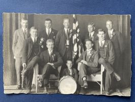 Alte Fotografie - Gruppe junger Männer um 1920