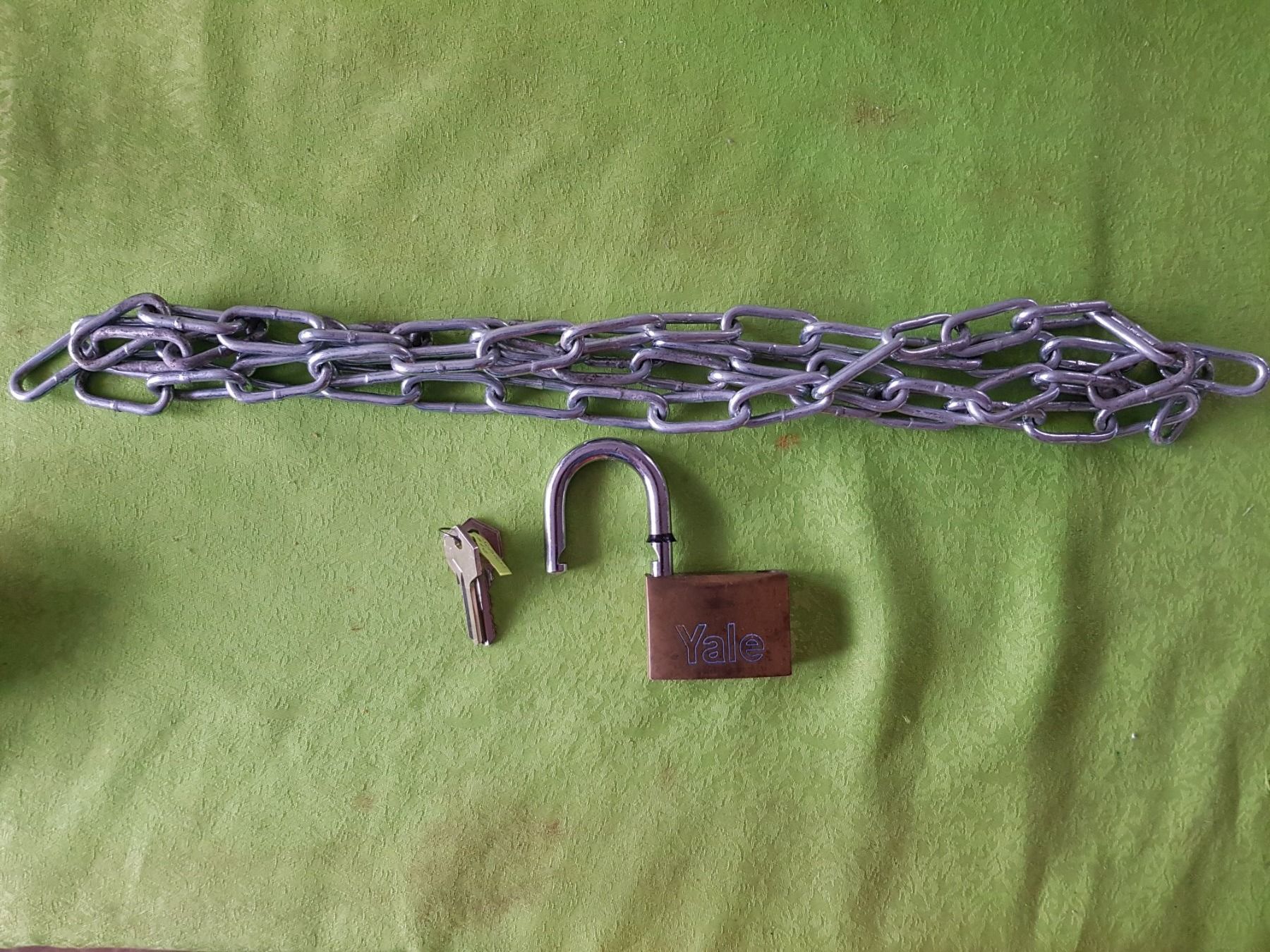 Schlösser: Vorhängeschloss mit Kette – Gebraucht aus Mellingen von Tira86