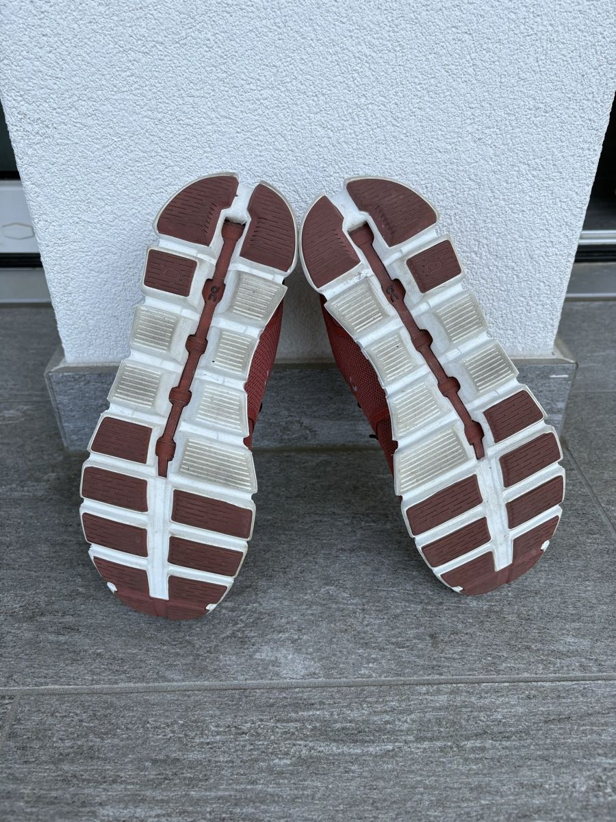 On Damenschuhe: On cloud tg 40 – Gebraucht aus Giubiasco von cel_qlw7 3
