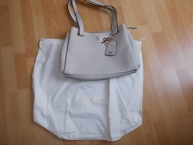 Guess Borse da donna: Neue Guess Tasche – Nuovo e nell'imballaggio originale da Chexbres venduto da indi03 3