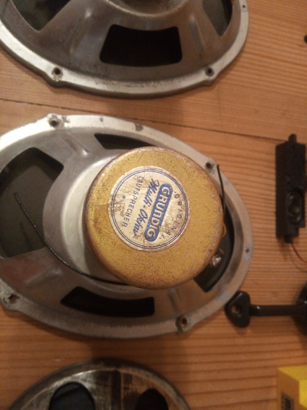 Grundig Elektronikbauteile: Lautsprecher + Mikrofone, antike Telefonhöhrer divers – Gebraucht aus Elsau von EL12 2