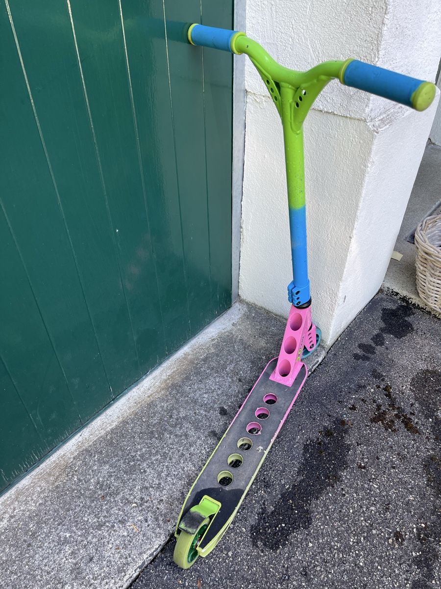 Micro Kickboard: Stuntscooter Xtreme Pink Grün Blau – Usato da Erlenbach ZH venduto da Roudae 1