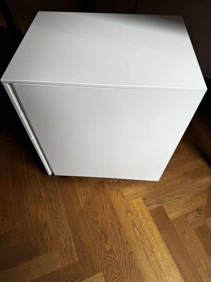 Scrivanie: Weisser Schreibtisch mit Rollcontainer – Usato da Berikon venduto da DCPro 3