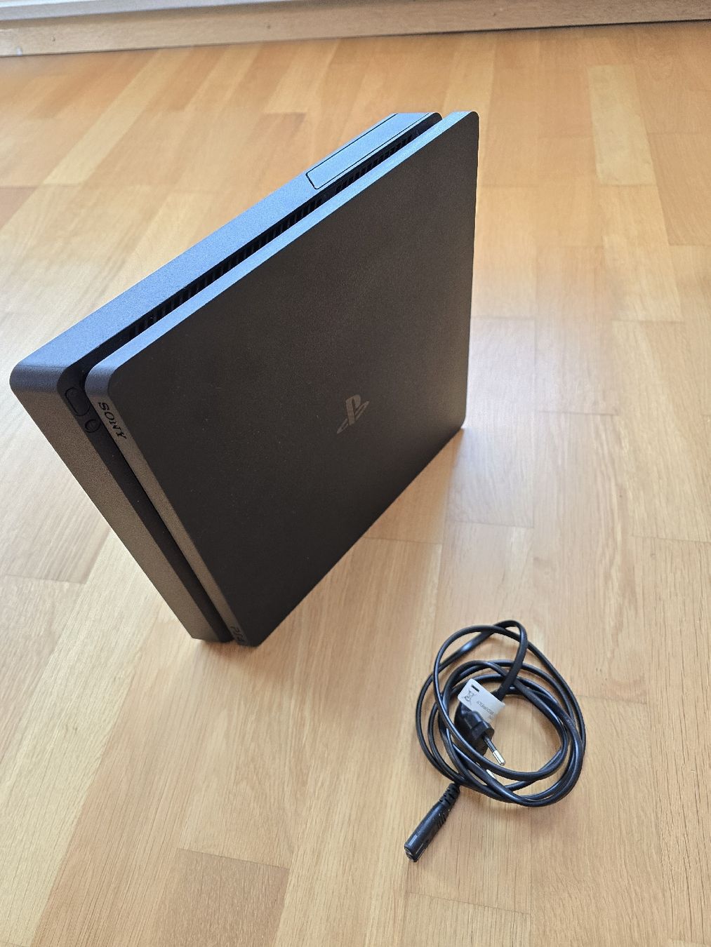 Sony Console: PlayStation 4 Slim 500GB – Nuovo (secondo la descrizione) da Hofstetten SO venduto da pas_l9bz 1