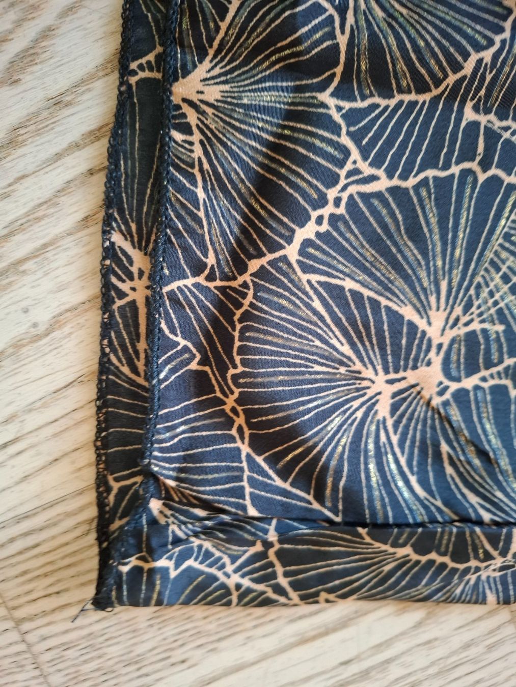 Pantaloni: Weite, fliessende Hose mit Seide. Gr. S – Nuovo (secondo la descrizione) da Wolhusen venduto da Pindha05 2