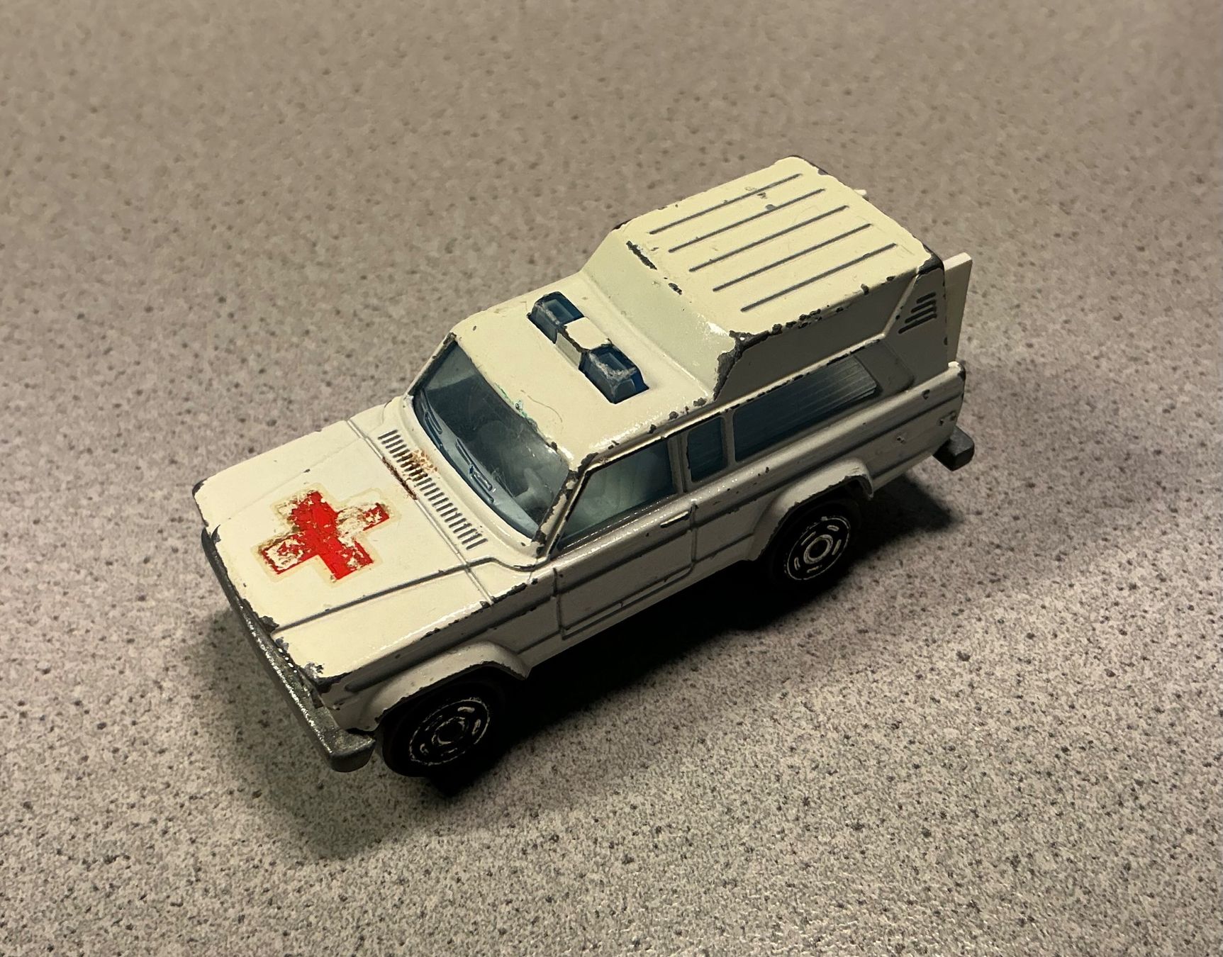 Jeep Modellini d'auto: Modellauto Jeep Cherokee Ambulance – Usato da Niederhasli venduto da ercp4
