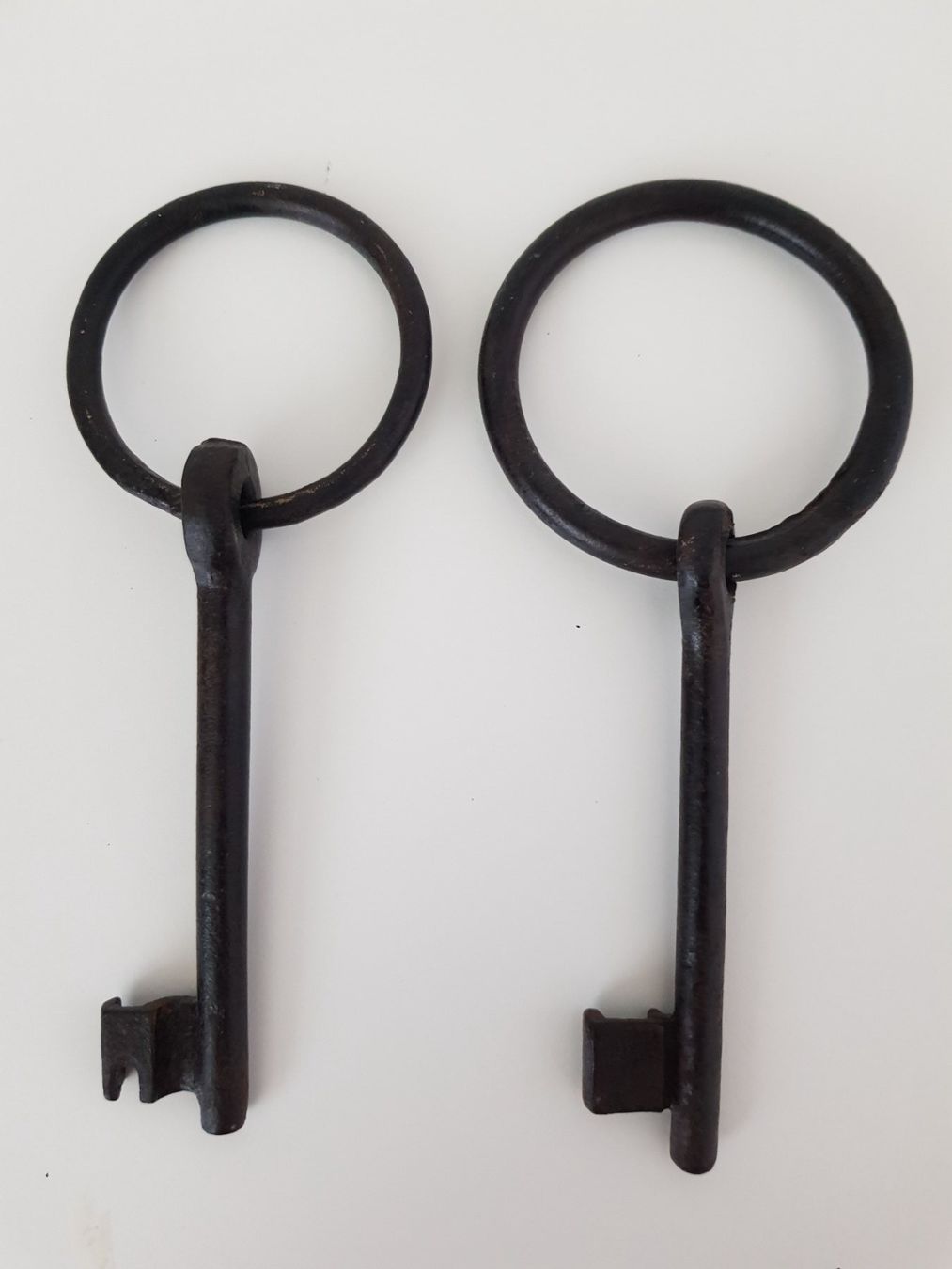 Schlüssel & Schlösser: Schlüssel mit Ring Eisen Antik – Gebraucht aus Gattikon von