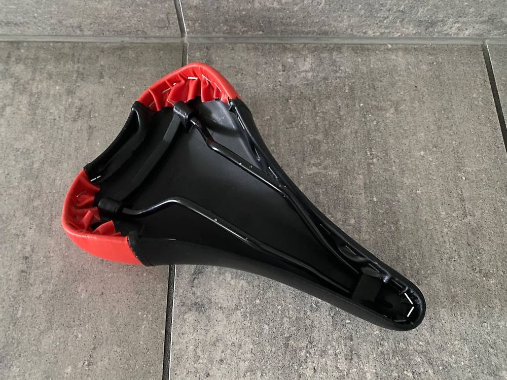 Pezzi di ricambio: Roter & Schwarzer Velo Sattel Fahrrad Ledersattel – Usato da Eich venduto da ka_st 2
