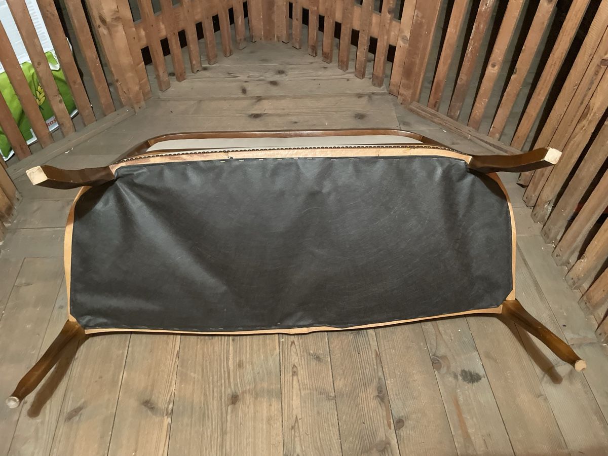 Sofas: Möbel-Set mit Stickerei: Sofa, 2 Sessel, Hocker – Gebraucht aus Zürich von Campi1000 4