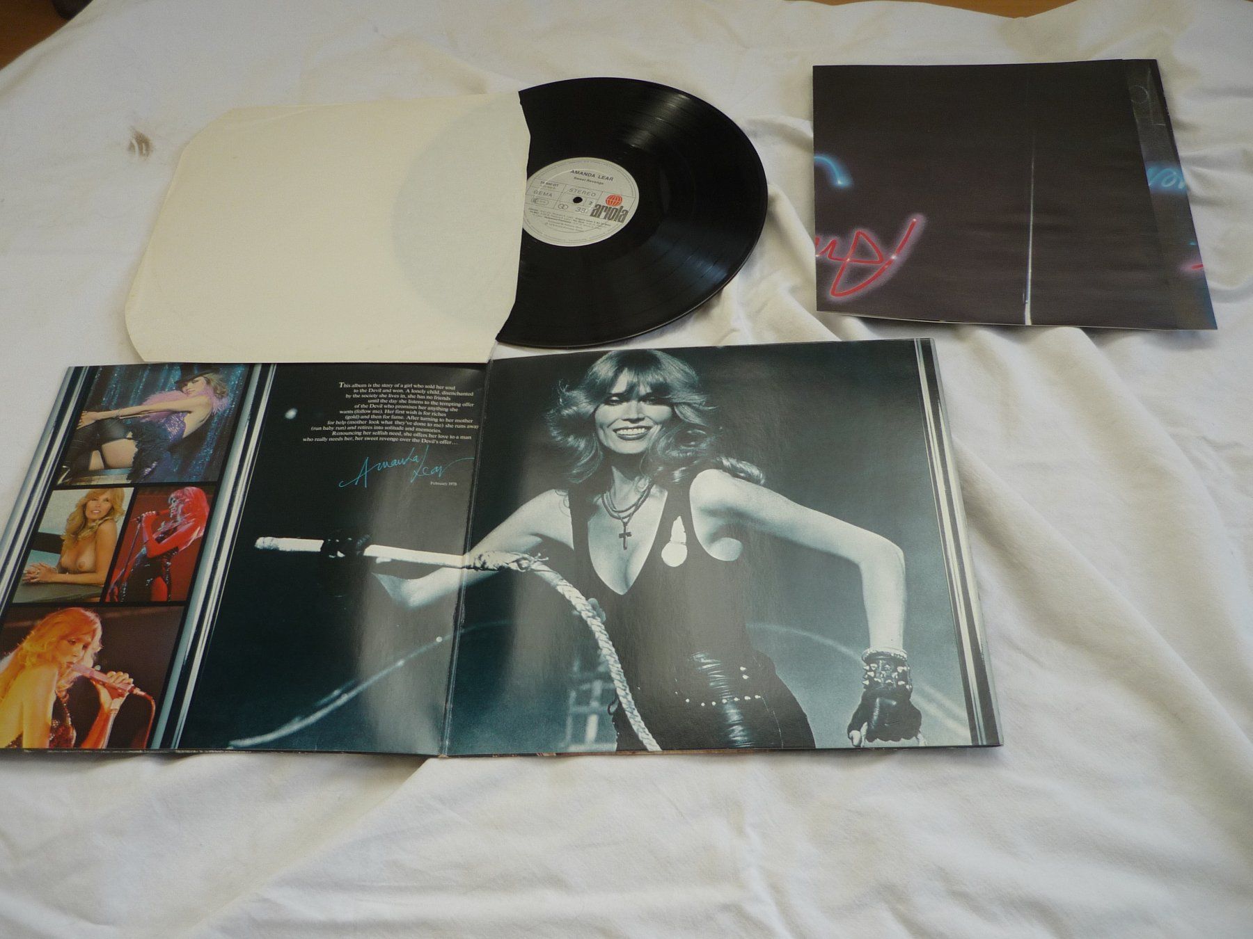 Schallplatten: 1x 12" Schallplatte - Amanda Lear - sweet revenge + Poster – Gebraucht aus Beringen von Flatretriever 1