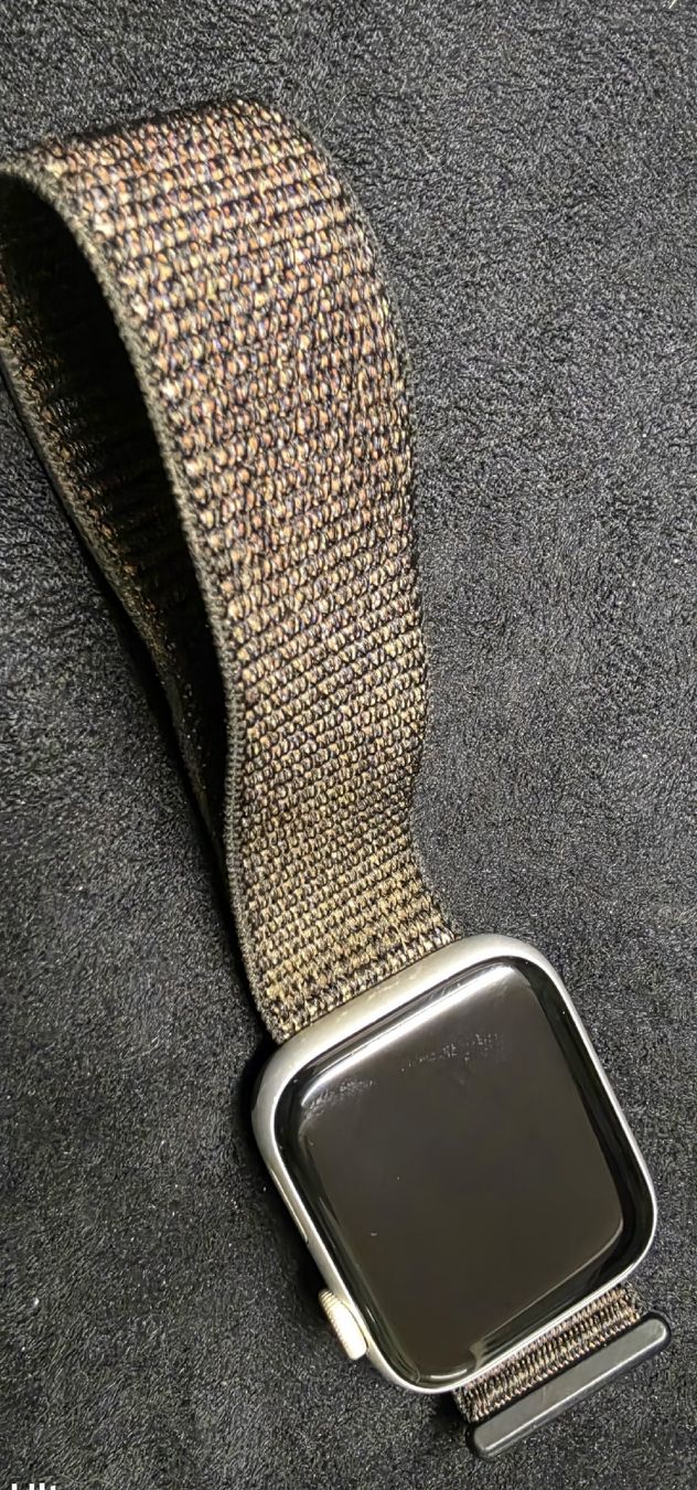 Apple Smartwatch: apple watch series 5 – D'occasion à Prez-vers-Siviriez par Gio1680