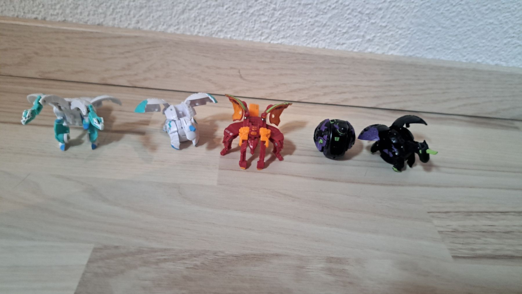 Giocattoli: Bakugan Figuren,viele Karten. – Usato da Oberembrach venduto da Averell_dalton 1