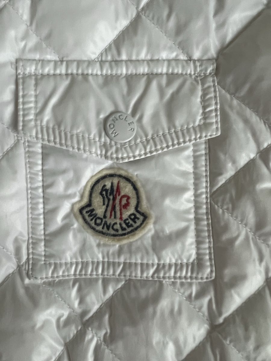 Moncler Giacche & Cappotti: Moncler Jacke Mädchen 5 Jahre – Usato da Zumikon venduto da DamenFashionShop 4