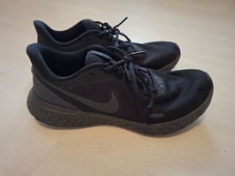 Nike Revolution, Top Zustand, Grösse 42, Schwarz!
