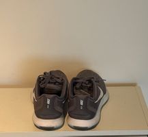 Chaussures de sport, taille 40,5 grises