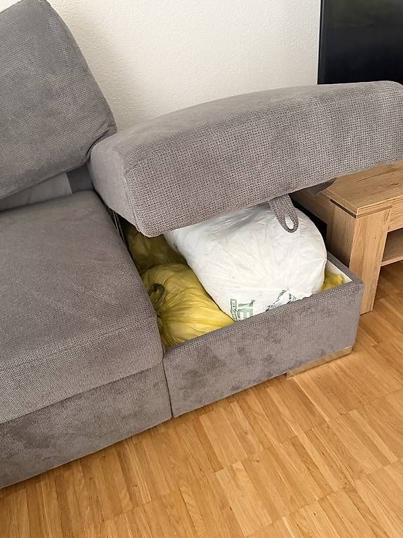 Sofas: Couch mit Schlaffunktion grau 240x200m gebraucht  – Gebraucht aus Buchs AG von Mel_77er 3