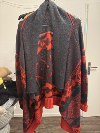 Diverse Damen Strickjacken Cardigans in verschiedenen Farben