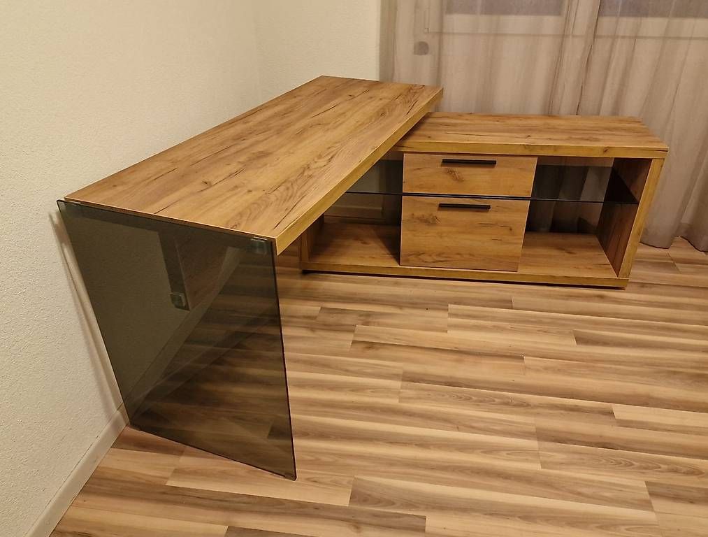 Schreibtische: Hochwertiger Schreibtisch - TOP ZUSTAND – Gebraucht aus Bilten von Ueli77