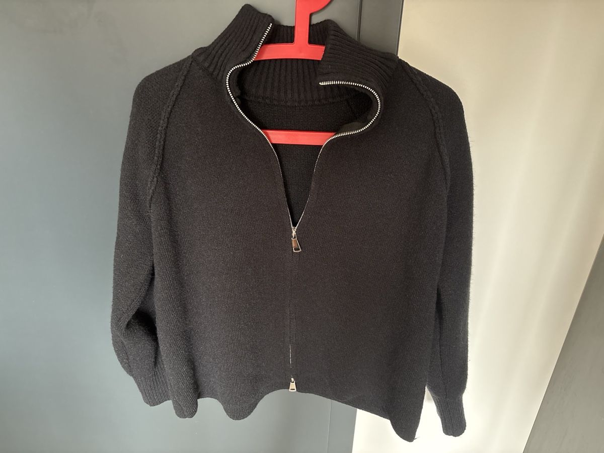 Gilets: Pull gilet noir taille L – D'occasion à Delémont par Ma_LoU.01