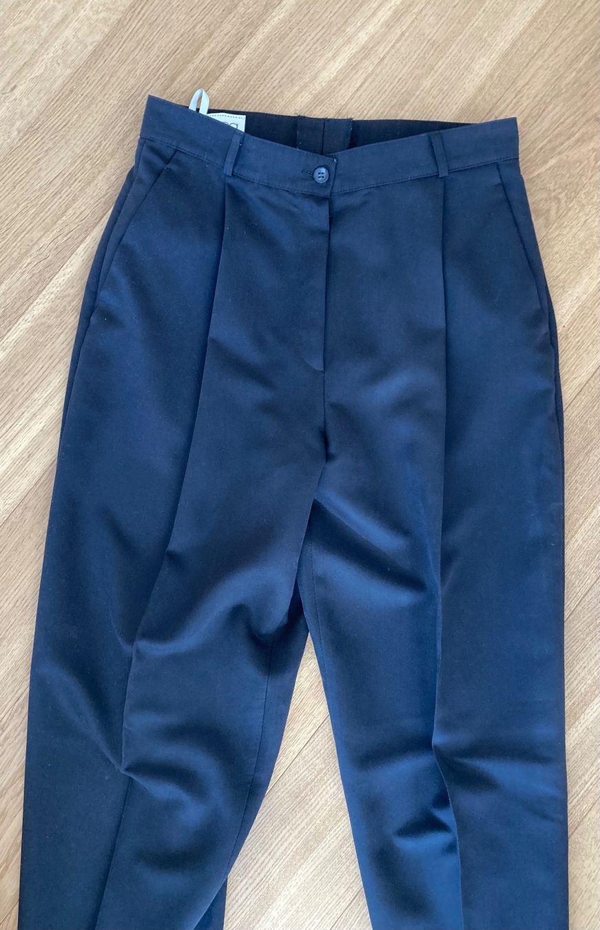 Hosen: Stoffhose mit Bundfalten – Neu (gemäss Beschreibung) aus Grüt (Gossau ZH) von Air8k3m 1
