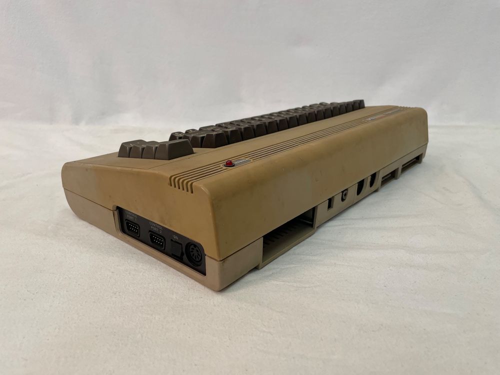 80s Kult: Commodore C64 Computer mit Zubehör vintage Design | Acheter ...