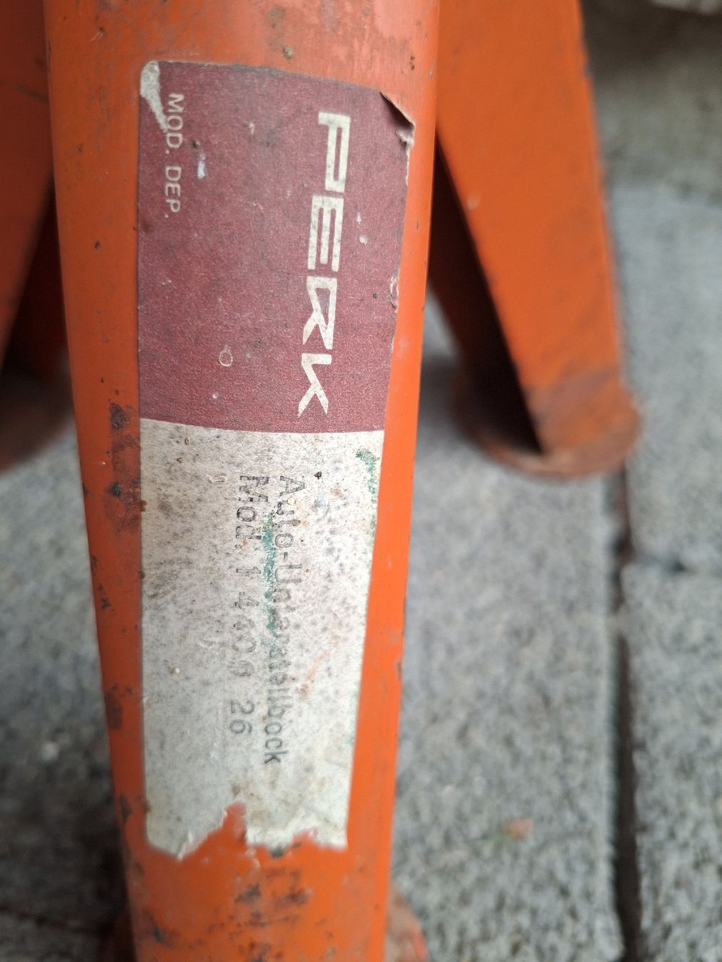 Tutti gli attrezzi: Perk Auto- Unterstellbock – Usato da Niederuzwil venduto da Dakitiki 5