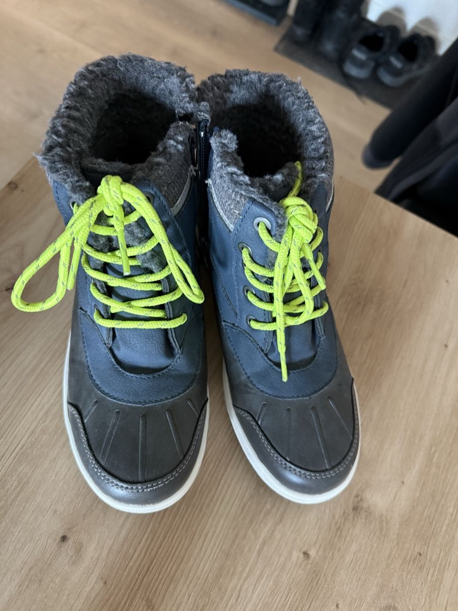 Scarpe da uomo: Kinderschuhe Winter Gr.36 – Usato da Turgi venduto da Mr.Stamp74