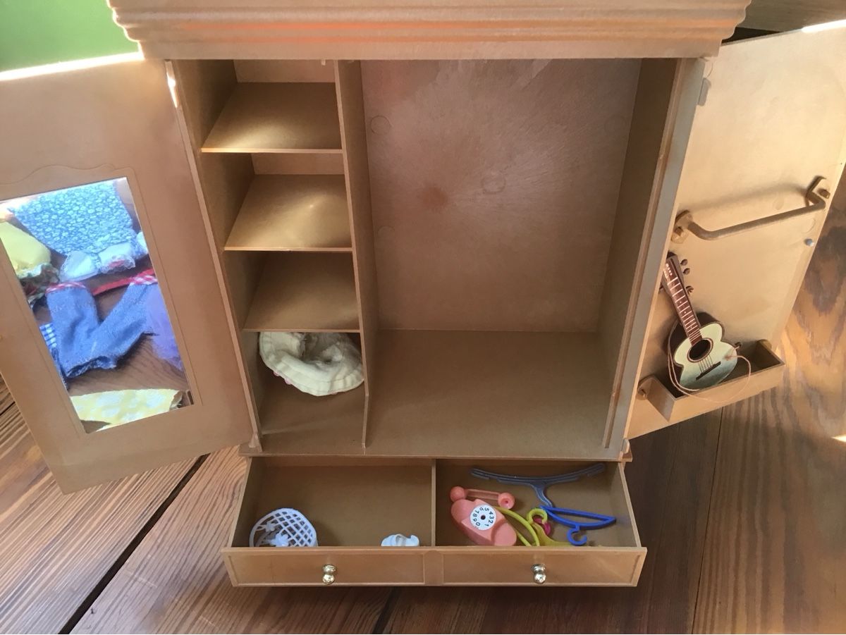 Bambole: Daisy Mary Quant Schrank mit Kleidung und Accessoires – Usato da Birsfelden venduto da rah_8bfj 2
