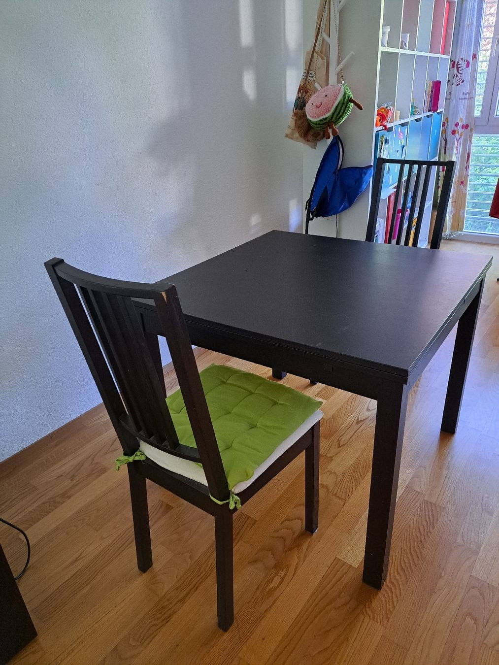 Ikea Set de table et chaises: Dining table with 2 chairs dark wood good condition ikea – D'occasion à Biel/Bienne par melonqq 1