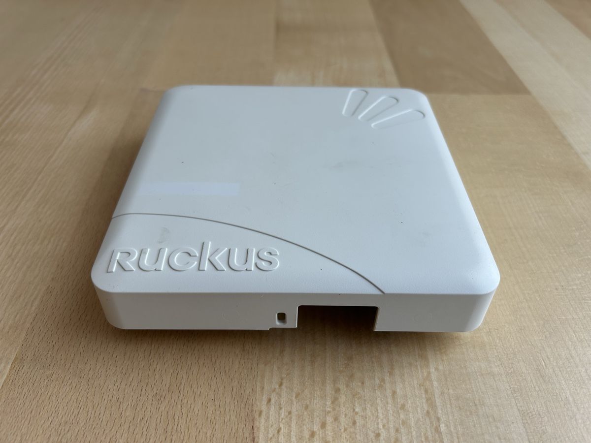 Modem & Router: Ruckus ZoneFlex 7372 Wireless Access Point (WLAN) – Usato da Bremgarten AG venduto da Auctionforyou 5