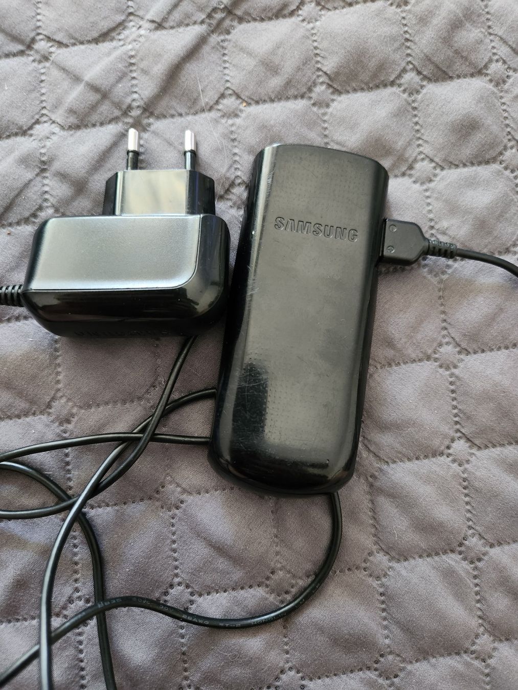 Samsung Telefoni cellulari / Smartphones: Samsung Handy mit Ladegerät – Usato da Oftringen venduto da Leleni 2