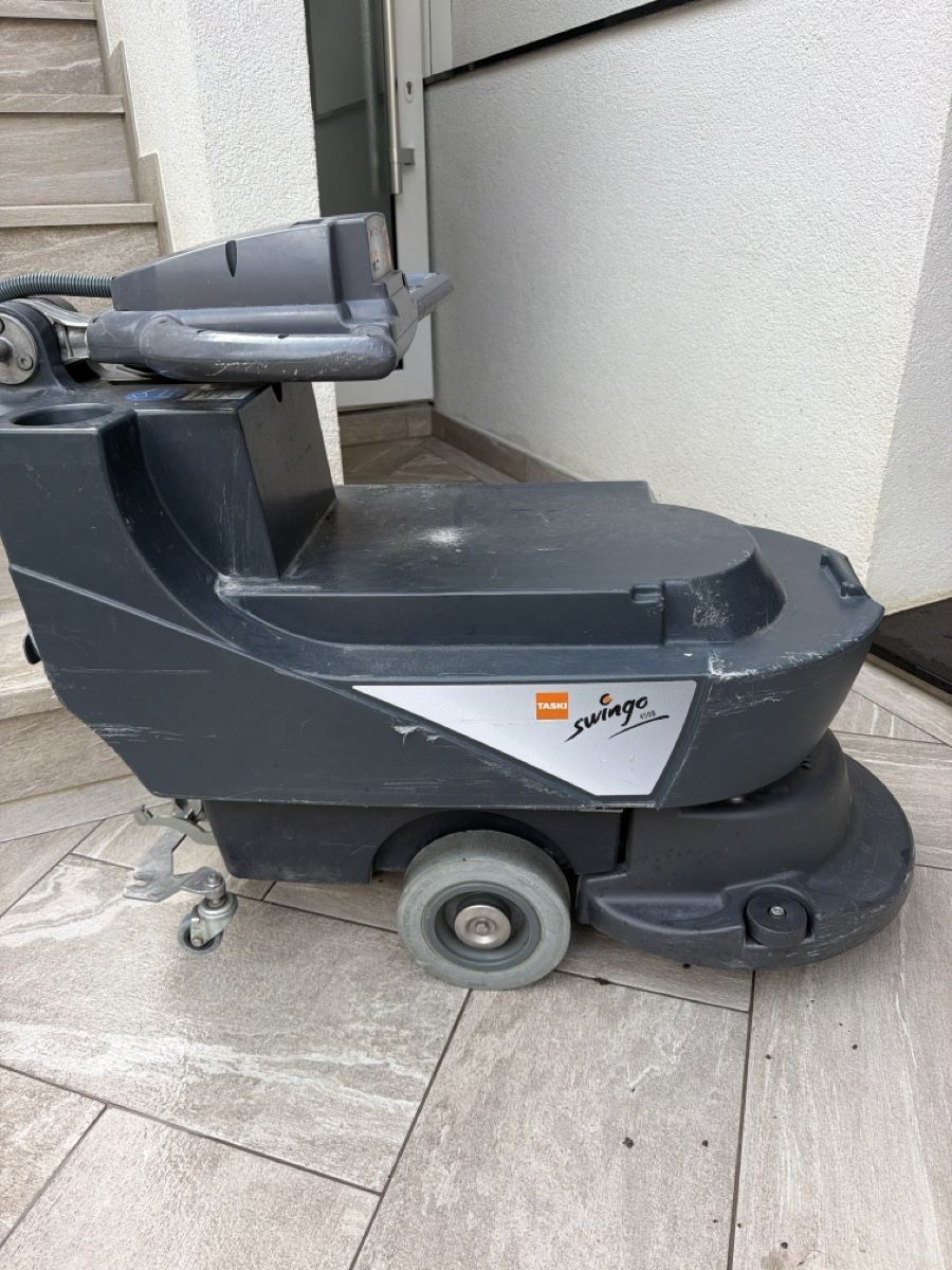 Tutte le macchine: Laveuse de sol TASKI SWINGO 450B – Usato da Conthey venduto da den_t95v 1