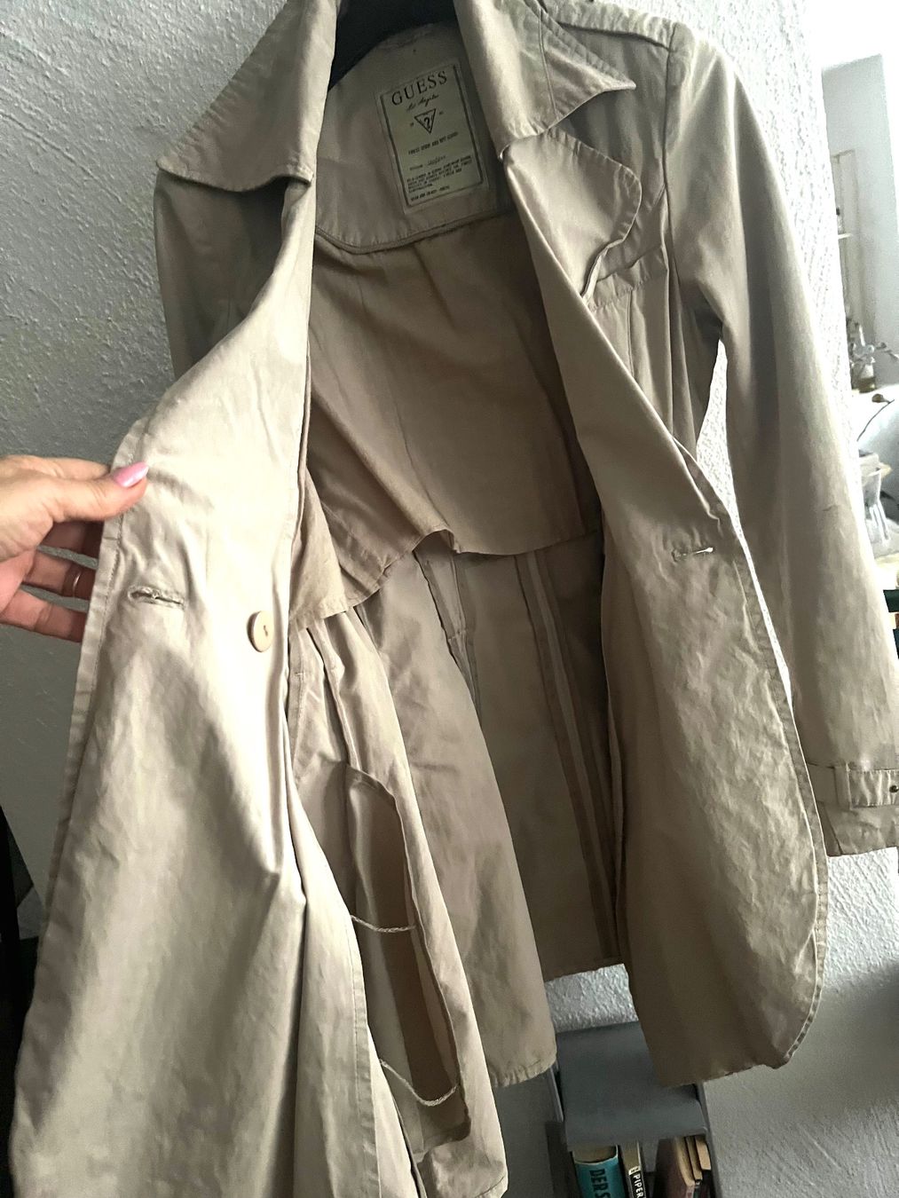 Guess Cappotti: Damen Trenchcoat Guess beige Grösse S – Usato da Bern venduto da kaeffy 5