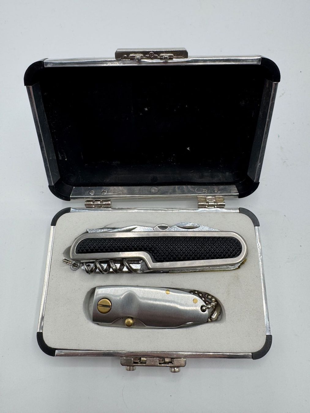Taschenmesser: 2 Taschenmesser, rostfreier Stahl – Gebraucht aus Sachseln von BONATI01 4