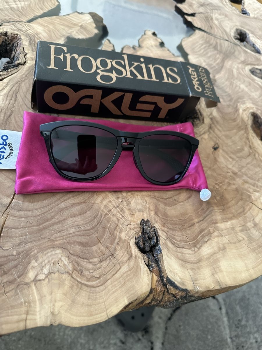 Occhiali & Lenti: Occhiali da sole Oakley Frogskins Neri – Nuovo e nell'imballaggio originale da Stettlen venduto da dju_gyr8 1