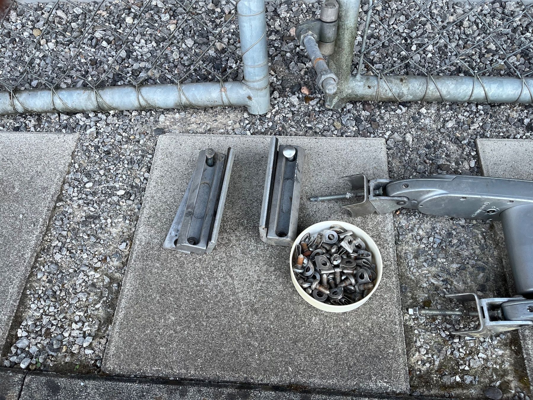 Porte: 2 Gartentore einflüglig feuerverzinkt – Usato da Rosshäusern venduto da Baumgruppe 3