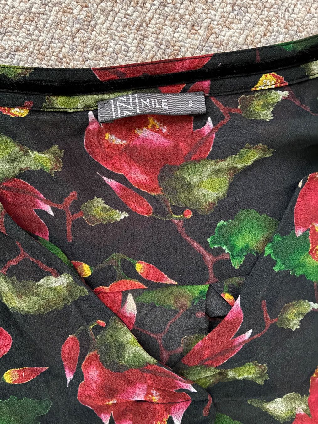 Nile Camicette: Bluse Nile Blumenmuster,  Grösse S – Usato da Bättwil venduto da tre_tj9g 5