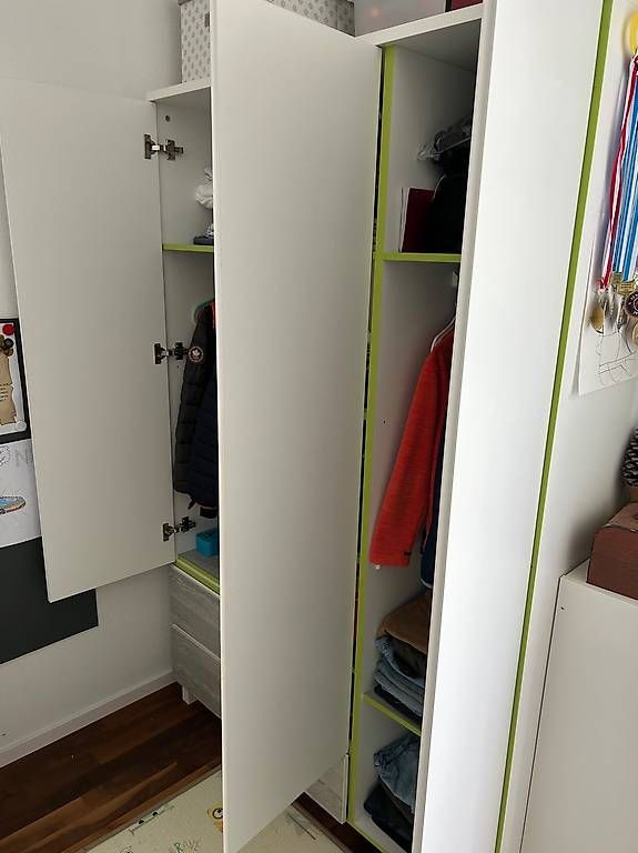 Armoires: Kleiderschrank Kinderzimmer  – D'occasion à Sursee par Serdar 1