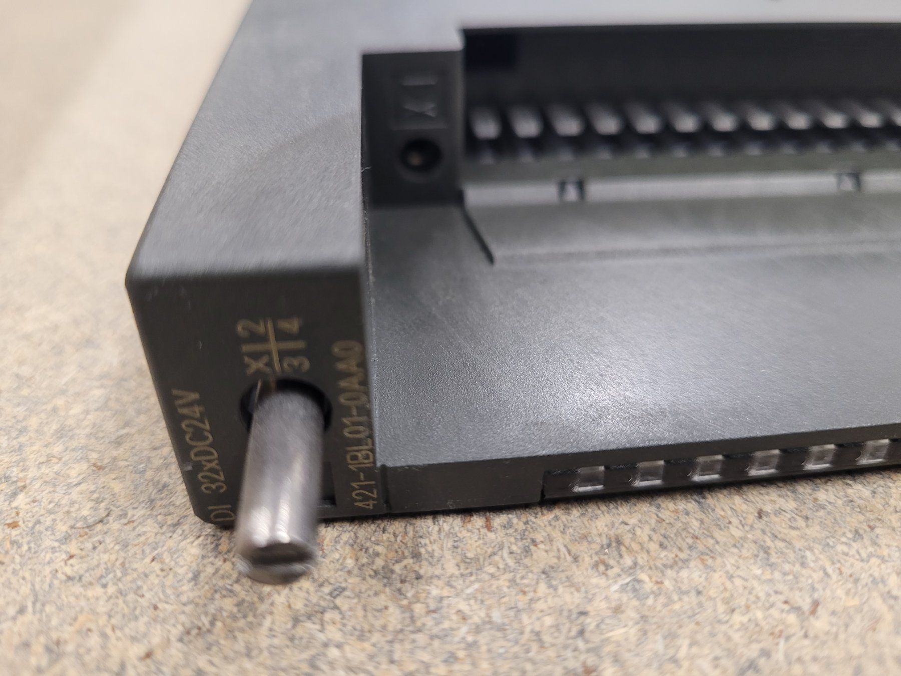 Siemens Componenti elettronici: Siemens PS SIMATIC S7 / 6ES7 421-1BL01-0AA0 – Usato da Vitznau venduto da Night-Fire 5