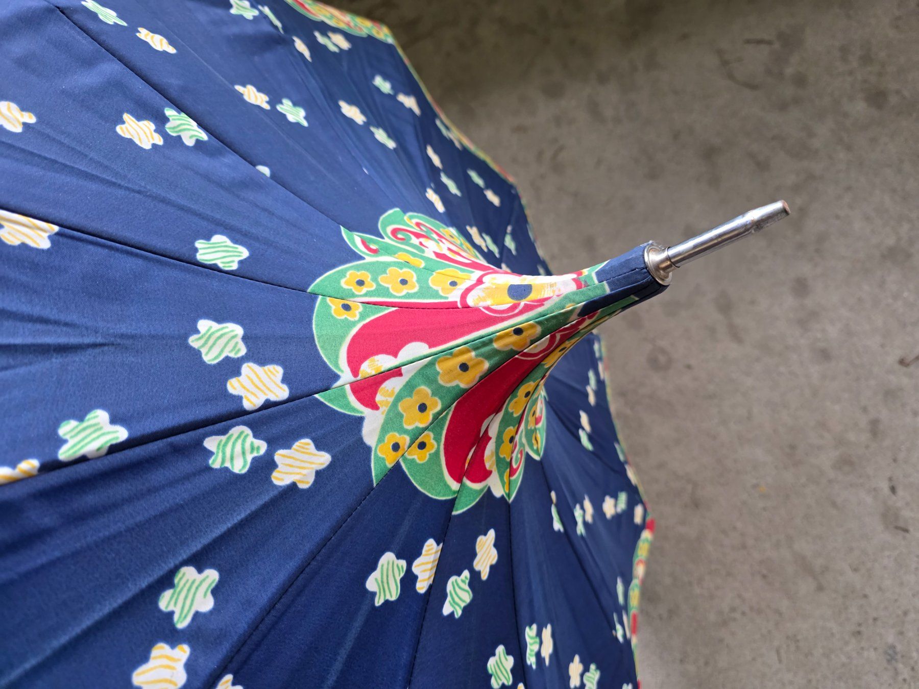 Ombrelli: antiker Regenschirm Schirm 84 cm x 86 cm – Usato da Walterswil BE venduto da Lonitti 3