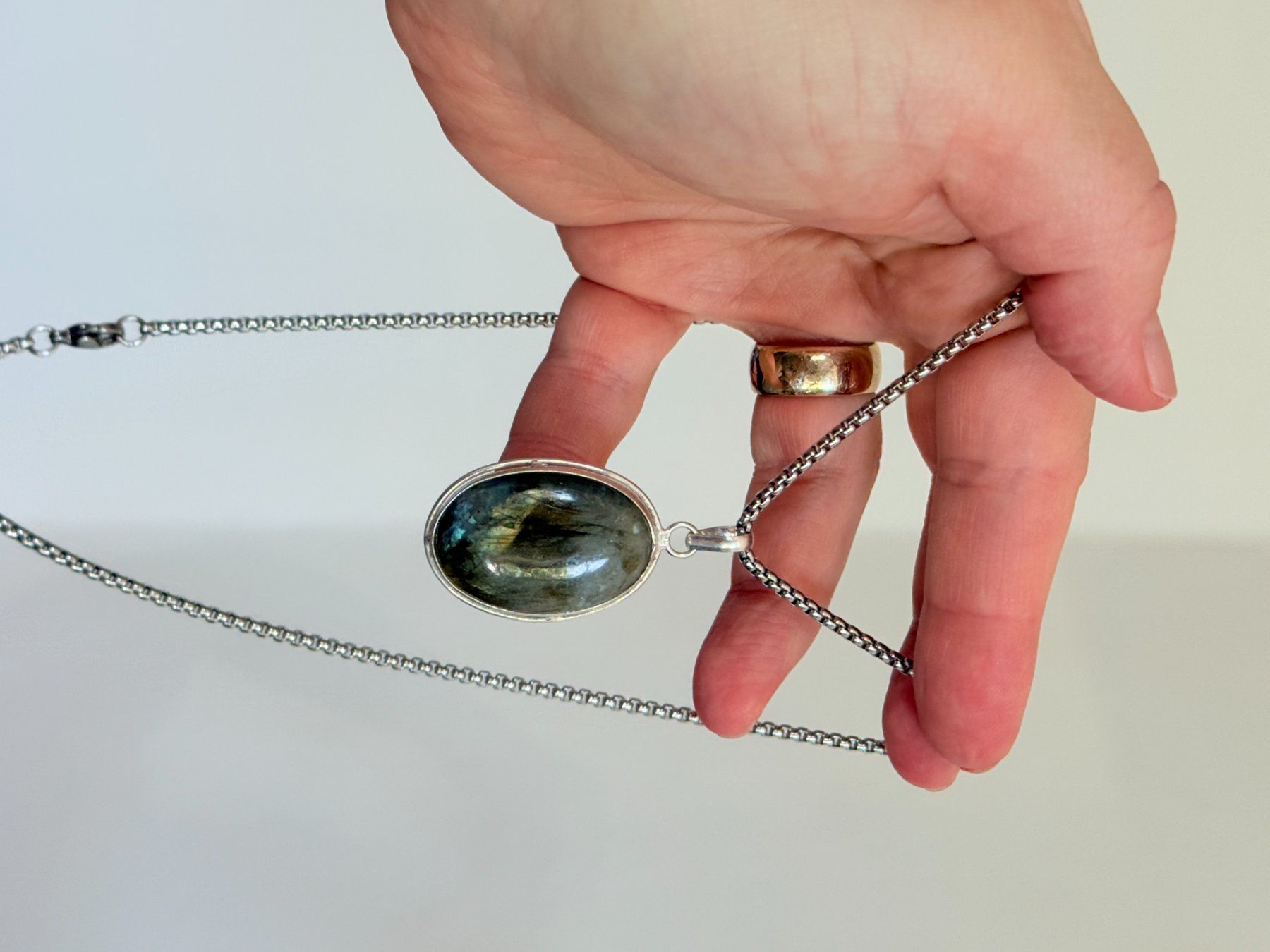 Catenine: Pendentif Labradorite - Élégance & Mystère ✨ – Nuovo e nell'imballaggio originale da Genève venduto da AWWA 2