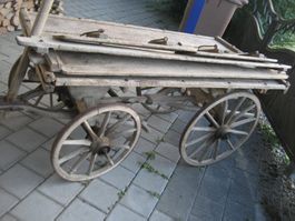 Ancien charriot en bois