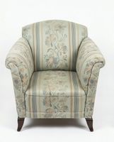 Antiker, gemütlicher Sessel mit Blumenmuster