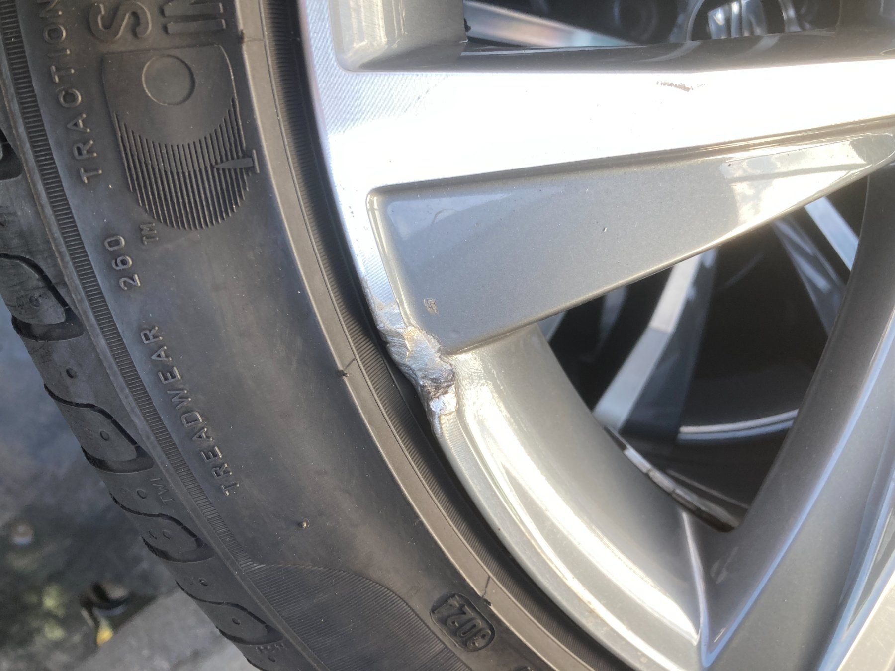 Seat Pneus & Kompletträder: Seat Alhambra Sommerräder  225/45R18 Continental / Pirelli – Gebraucht aus Cham von Cham6332 1